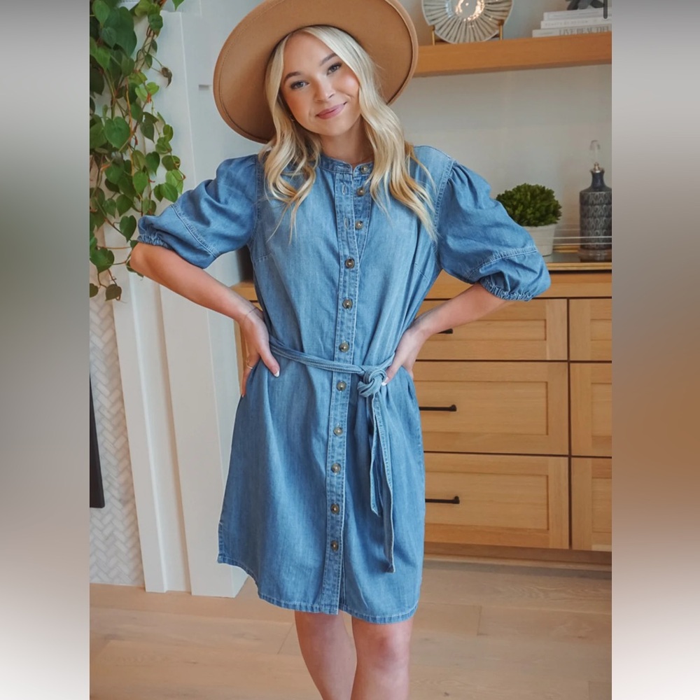 Xs Hit The Scenes Shirt Dress
Sanctuary. Excellent condition. Bluewash